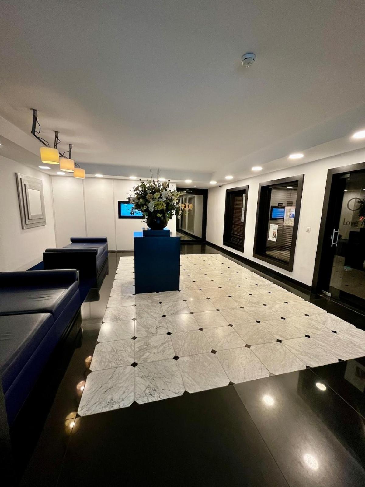 Big Apartment With Parking In 安特卫普 外观 照片
