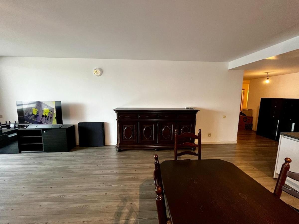 Big Apartment With Parking In 安特卫普 外观 照片